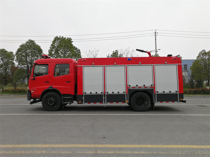 東風(fēng)專底(仿天錦)水罐消防車(6噸)圖片