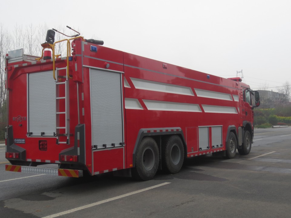 豪沃前四后八水罐消防車(24噸)圖片