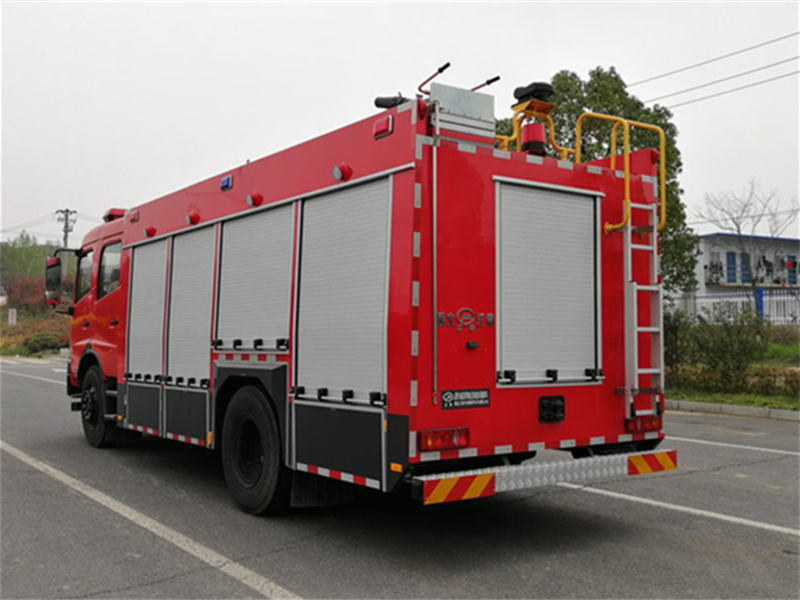 東風(fēng)專底(仿天錦)水罐消防車(6噸)圖片