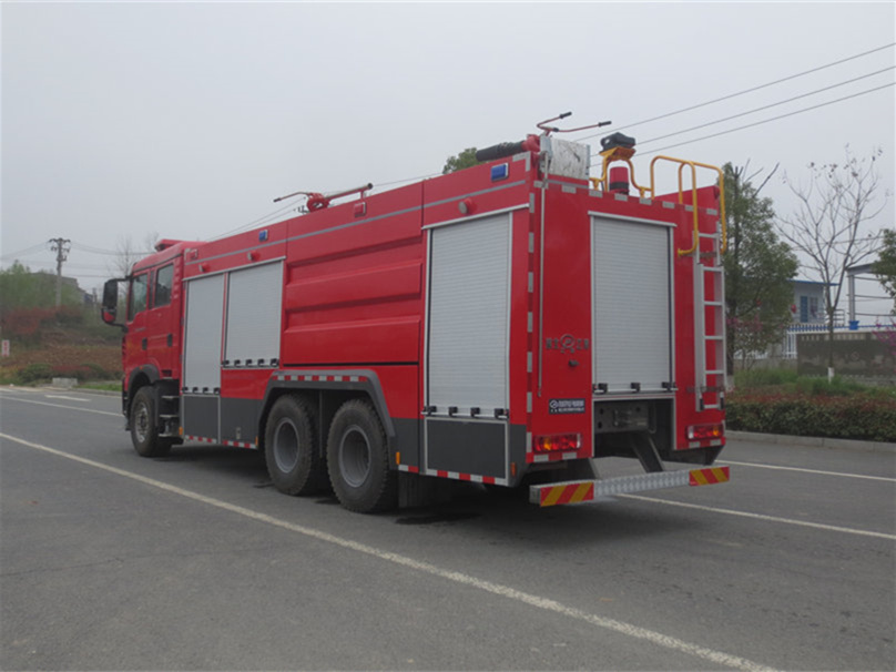 豪沃后雙橋干粉泡沫水三聯(lián)用消防車(10噸)圖片