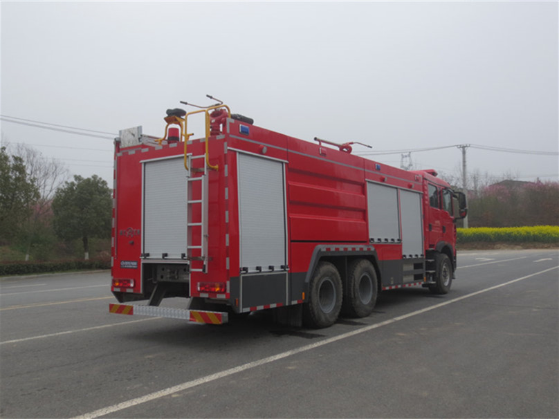 豪沃后雙橋干粉泡沫水三聯(lián)用消防車(10噸)圖片